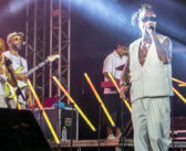 Cantor Rael atrai centenas de fãs em show inédito na Praça Pôr do Sol