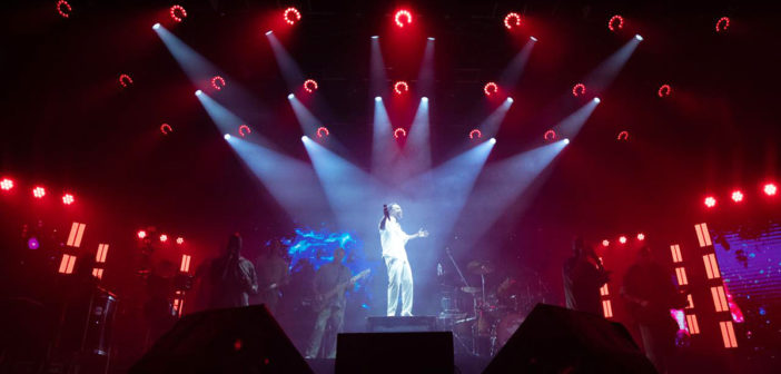 Thiaguinho reúne 30 mil pessoas no penúltimo dia do Verão Show