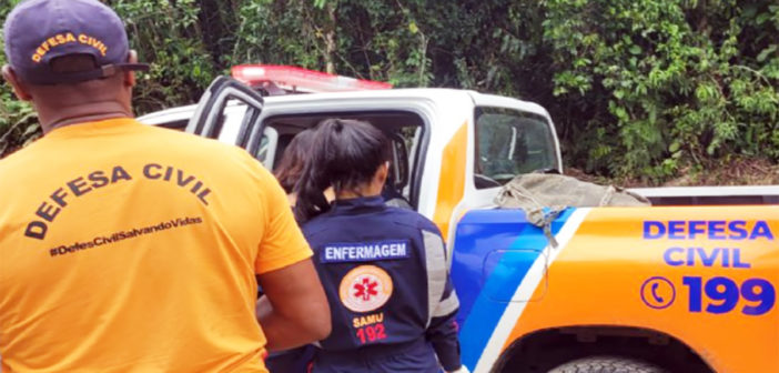 SAMU e Defesa Civil resgatam parturiente e recém-nascido de aldeia alagada