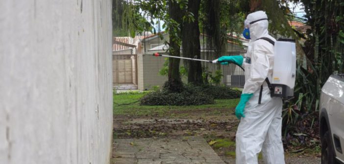 Prefeitura reforça combate à dengue com nova técnica de borrifação em locais estratégicos